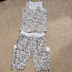 Karen Neuburger Gray and Black Lounge Set